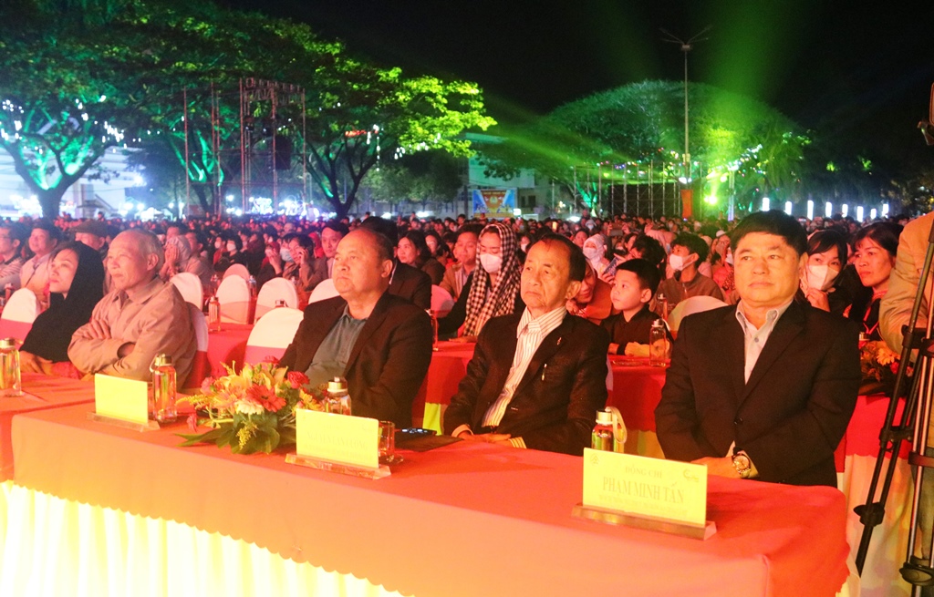Các đại biểu tham dự chương trình.
